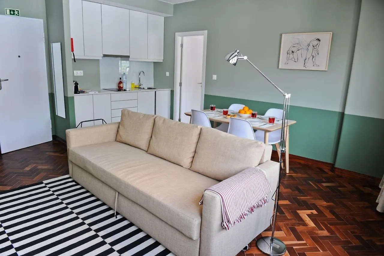 Cosmopolitan Comfort In Lisbon 4A- By Misha'S Place 0*,