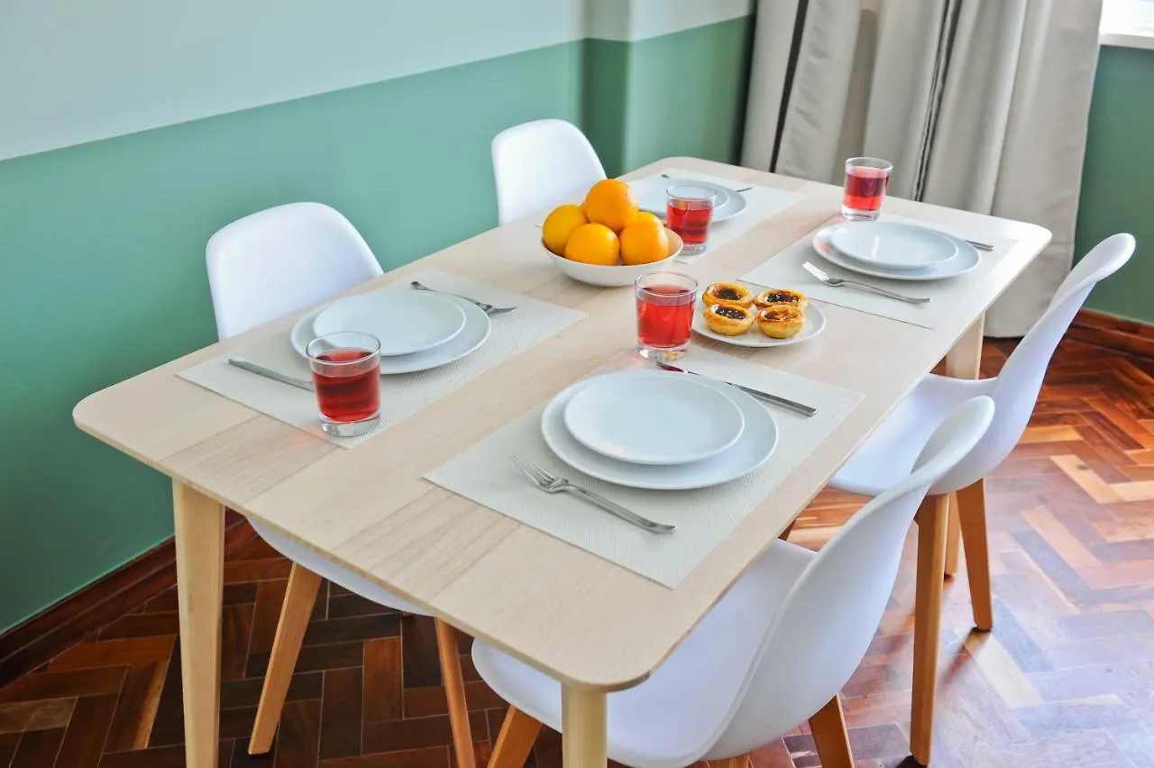 Cosmopolitan Comfort In Lisbon 4A- By Misha'S Place
